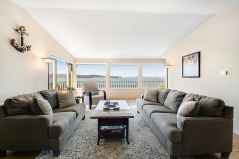 Eagle Eye Retreat House in Camano Island