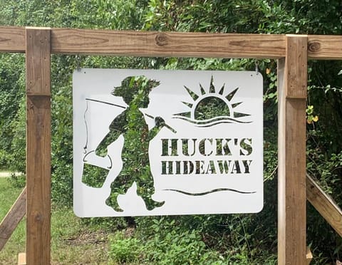 Huck's Hideaway near the Santa Fe River House in Florida