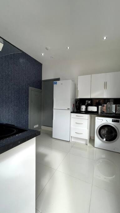 The Aylestone- Leicester City 2 Bed Duplex Apartment, Free Parking by YO ROOM! Apartment in Leicester