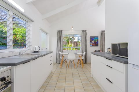 Dining area, kitchen