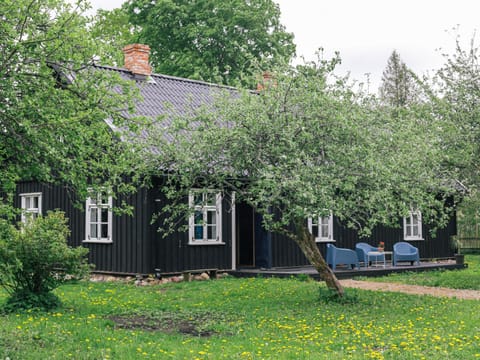 Property building, Spring, Day, Natural landscape, Garden, Garden view