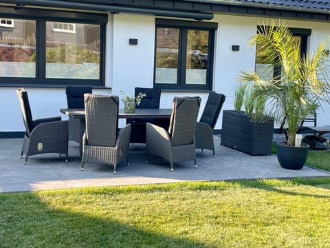 Garden, Balcony/Terrace, Seating area, Garden view