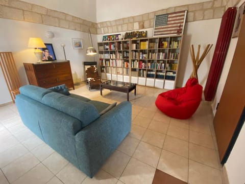 Library, Living room