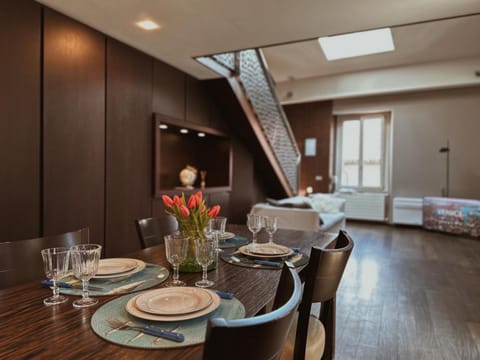 Living room, Photo of the whole room, Seating area, Dining area, Breakfast
