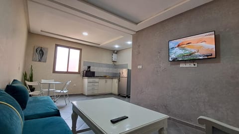 TV and multimedia, Kitchen or kitchenette, Living room, Seating area, Dining area