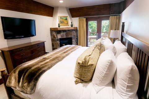 Deluxe King Room with Fireplace Hotel Room Hotel in Deer Valley