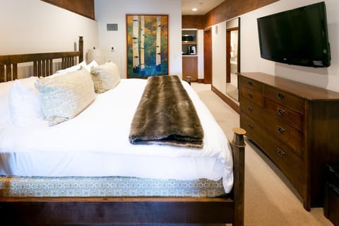 Deluxe King Room with Fireplace Hotel Room Hotel in Deer Valley