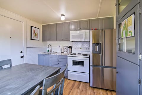 North Bend Home with Cornhole Court and Putting Green House in Coos Bay