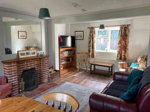 TV and multimedia, Living room, Seating area, flat iron