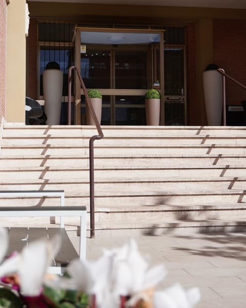 Property building, Facade/entrance, Balcony/Terrace