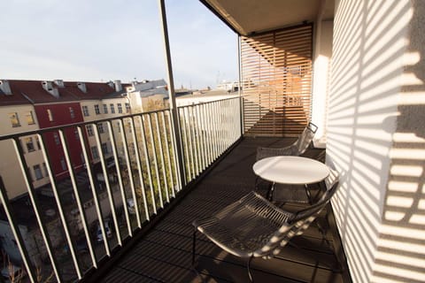 View (from property/room), Balcony/Terrace, City view, Street view