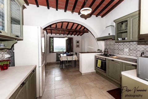 Kitchen or kitchenette, Dining area, pet friendly, stove