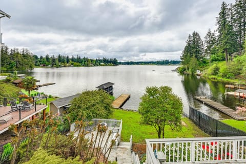 Lakeside Lacey Gem with Sauna and Private Dock House in Lacey