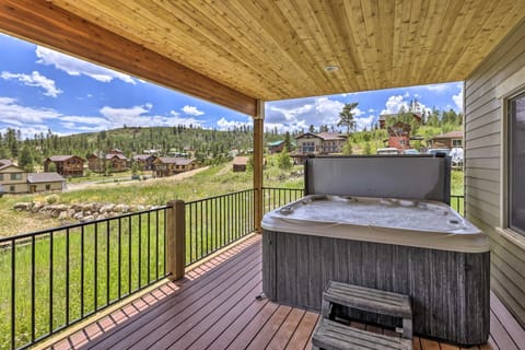 Game Room and Hot Tub Luxe Grand Lake Retreat! House in Rocky Mountain National Park