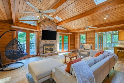 Pardis House in Lake Anna