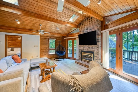 Pardis House in Lake Anna