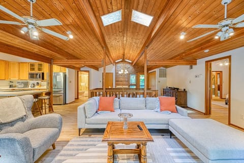 Pardis House in Lake Anna