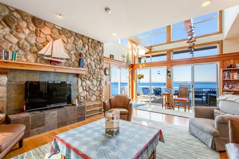 The Sandy Beach House House in Puget Sound