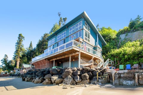 The Sandy Beach House House in Puget Sound
