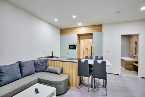 Bathroom, Kitchen or kitchenette, Living room, Seating area, Dining area, Bedroom, Bath