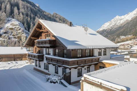 Facade/entrance, Skiing, Balcony/Terrace, Balcony/Terrace, Parking