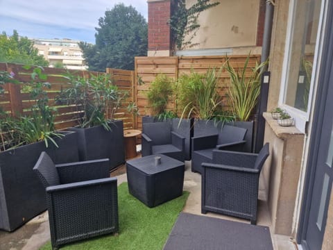 appartement cosy en centre ville avec terrasse Apartment in Villefranche-sur-Saone