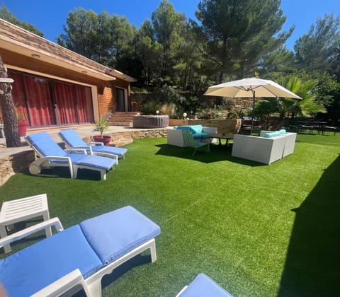 Patio, Natural landscape, Garden, Garden view, sunbed