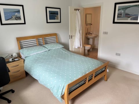 Shower, Bed, Bathroom, Photo of the whole room, Bedroom