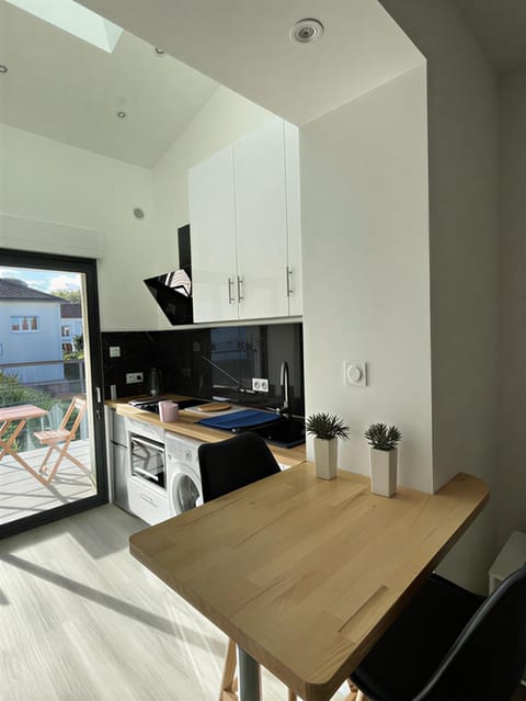 Dining area, kitchen