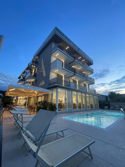 Property building, Garden, Swimming pool