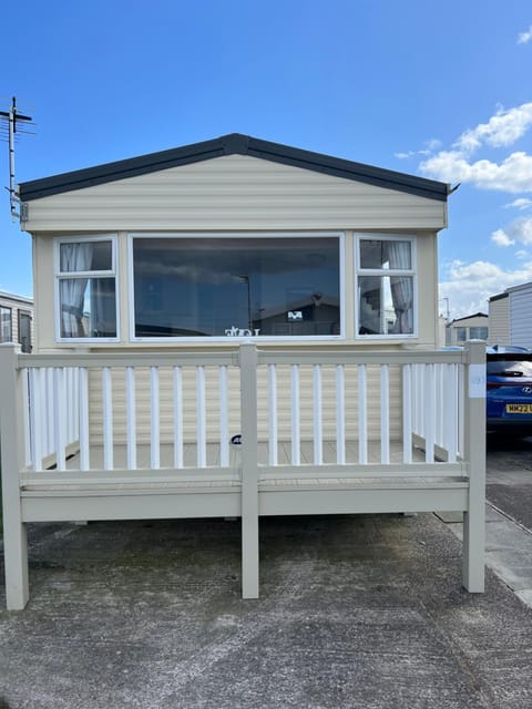 Chris’s caravan Campground/ 
RV Resort in Towyn