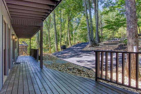 Smoky Vista Resort, Amazing Views, Hot Tub, 685 FREE tickets each paid day!!! House in Gatlinburg