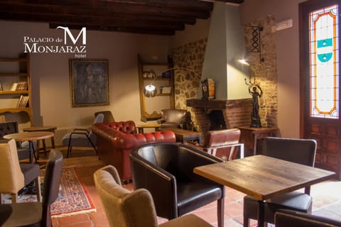 Library, Lounge or bar, Seating area