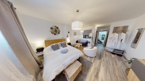Photo of the whole room, Bedroom