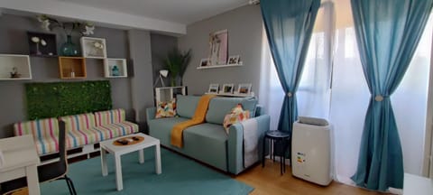 Bed, Living room, air conditioner