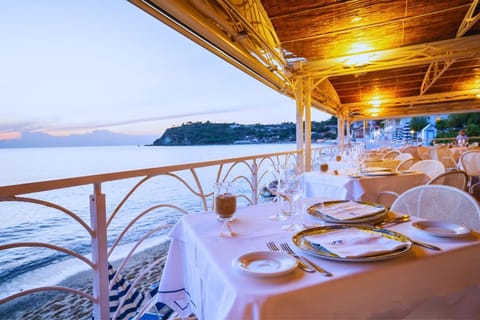 Restaurant/places to eat, Natural landscape, Sea view