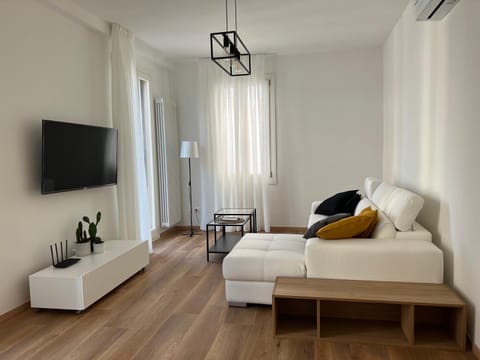 Communal lounge/ TV room, TV and multimedia, Living room, Seating area