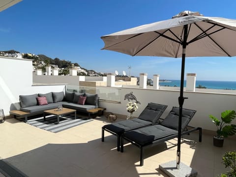 Balcony/Terrace, Dining area, Sunrise, sunbed