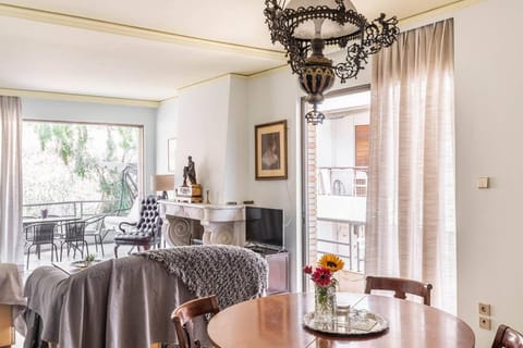 Unique Spacious new 3BDR apt in Mouson/Filopappou Apartment in Athens