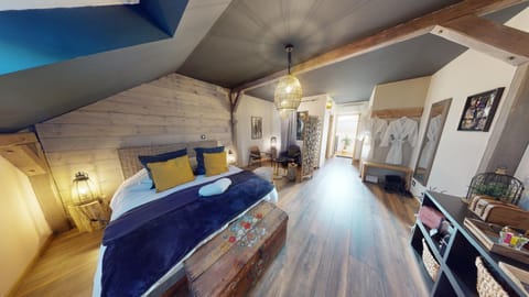 Bed, TV and multimedia, Bedroom