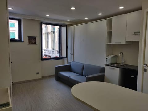 Una finestra speciale su Palazzo Rosso. Monolocale Apartment in Genoa