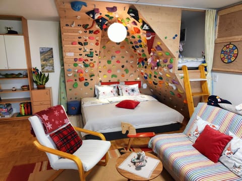 Bed, Living room, Seating area, Sports
