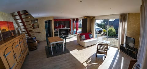 Living room, Dining area
