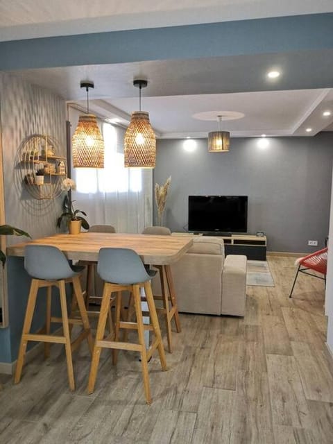 Petit Paradis Cosy T1 Bis 40m2 Indépendent Studio en Maison avec Jardin & Parking Gratuit Apartment in Caluire-et-Cuire