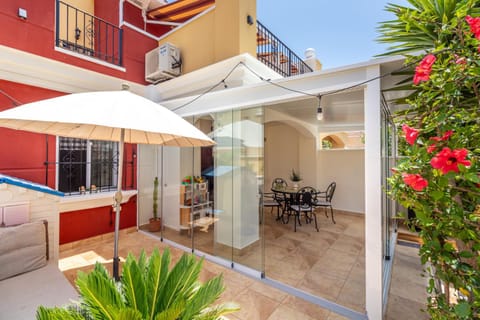 Property building, Patio, Balcony/Terrace, Dining area