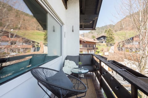 Day, Natural landscape, View (from property/room), Balcony/Terrace, Balcony/Terrace, Seating area, Mountain view