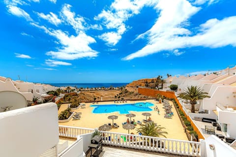 Pool view, Sea view