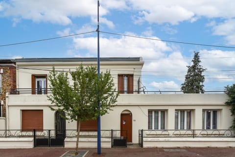 LEON GAMBETTA F2 TERRASSE JARDIN Apartment in Drancy