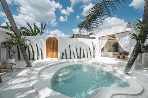 Pool view, Swimming pool, sunbed