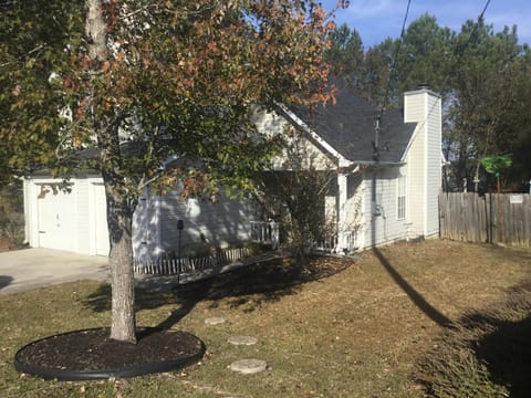 Captivating Home near Downtown ATL House in Conley